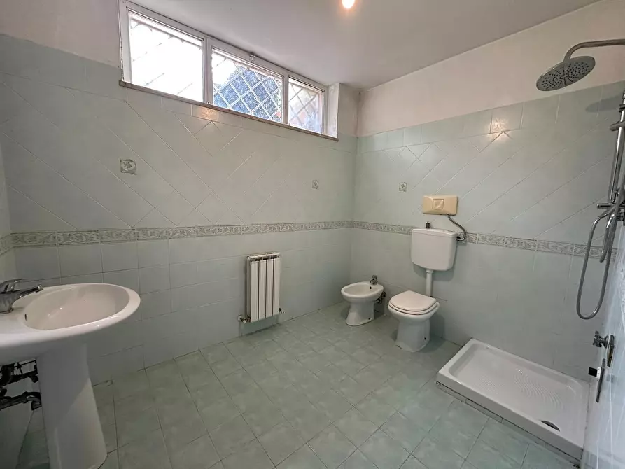 Immagine 40 di Casa trifamiliare in vendita  in Via Svetonio 73 a Guidonia Montecelio