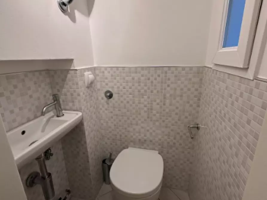 Immagine 13 di Pentalocale in affitto  a Chiavari