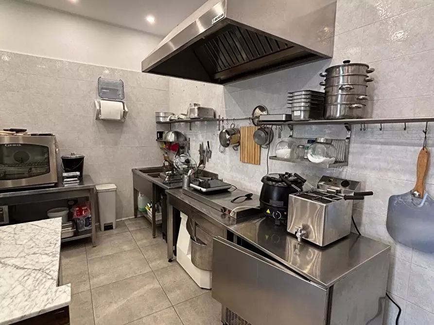 Immagine 9 di Locale commerciale in vendita  in Via di Ripoli a Firenze