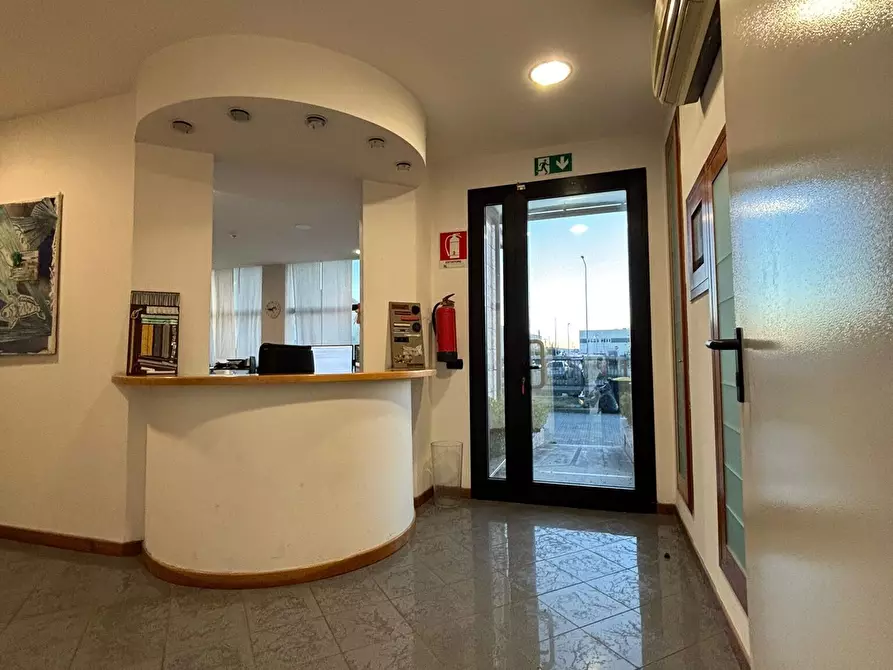 Immagine 3 di Laboratorio in vendita  in Via Castonella a Campi Bisenzio