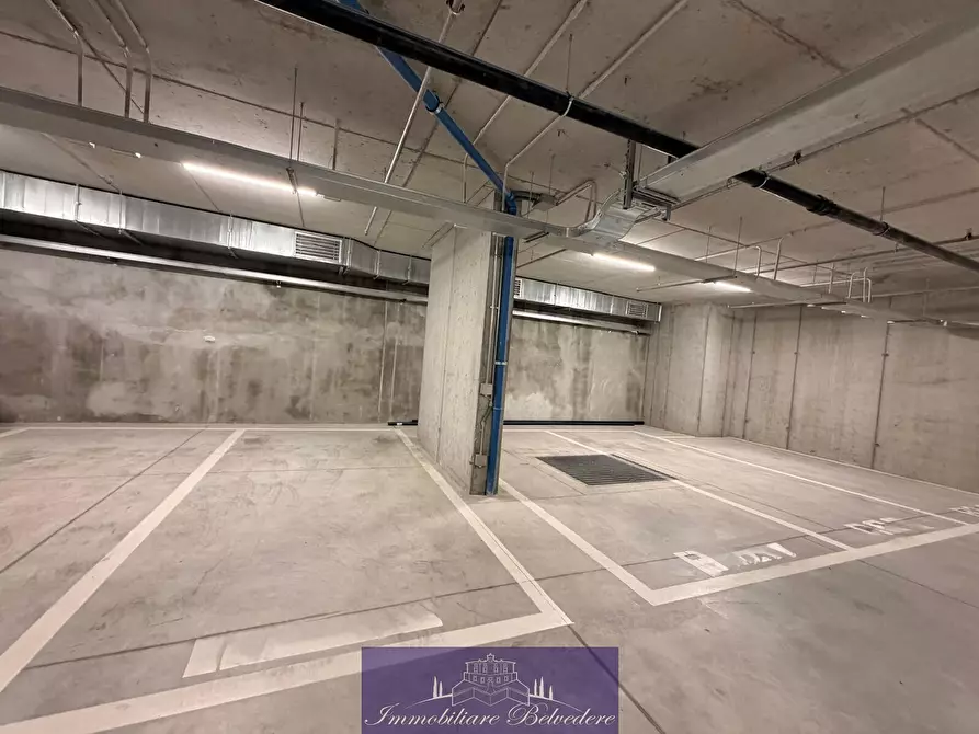 Immagine 1 di Garage in affitto  in Via Solferino a Firenze