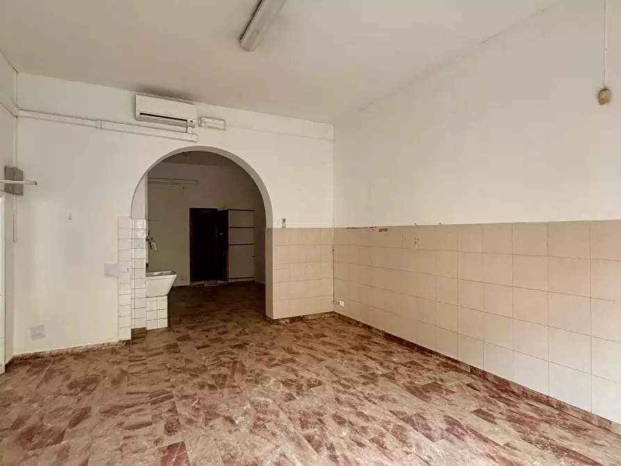 Immagine 12 di Locale commerciale in vendita  in Via Pier Capponi a Firenze
