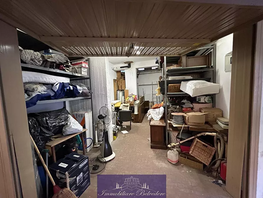 Immagine 5 di Garage in vendita  in Via Valdichiana a Firenze