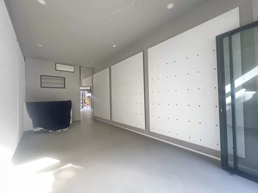 Immagine 10 di Locale commerciale in affitto  in via C. B. Cavour 38 a Crevalcore