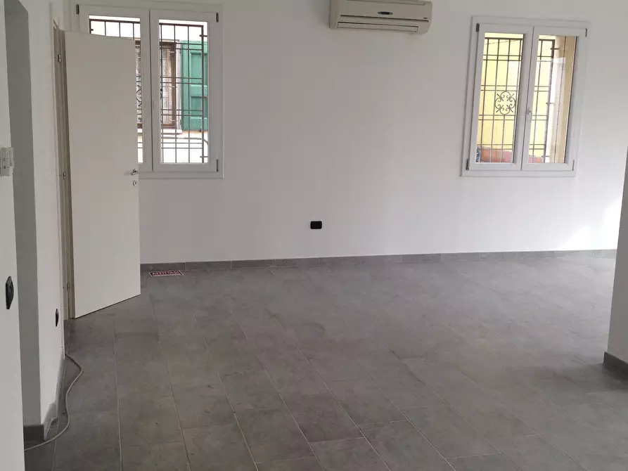 Immagine 11 di Locale commerciale in vendita  in Via Argini 2 a Ravarino