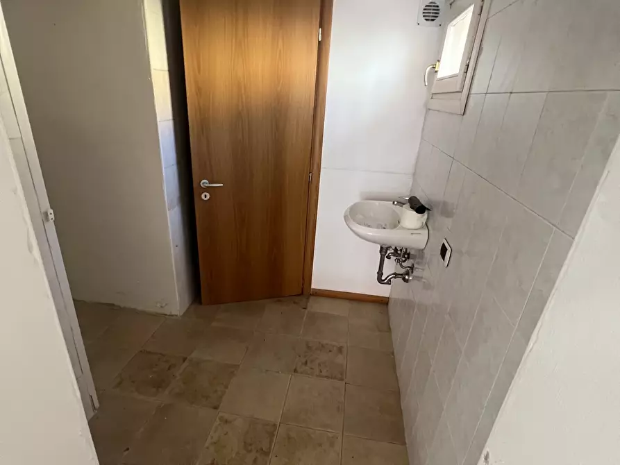 Immagine 10 di Locale commerciale in affitto  in Via Matteotti 329 a Crevalcore