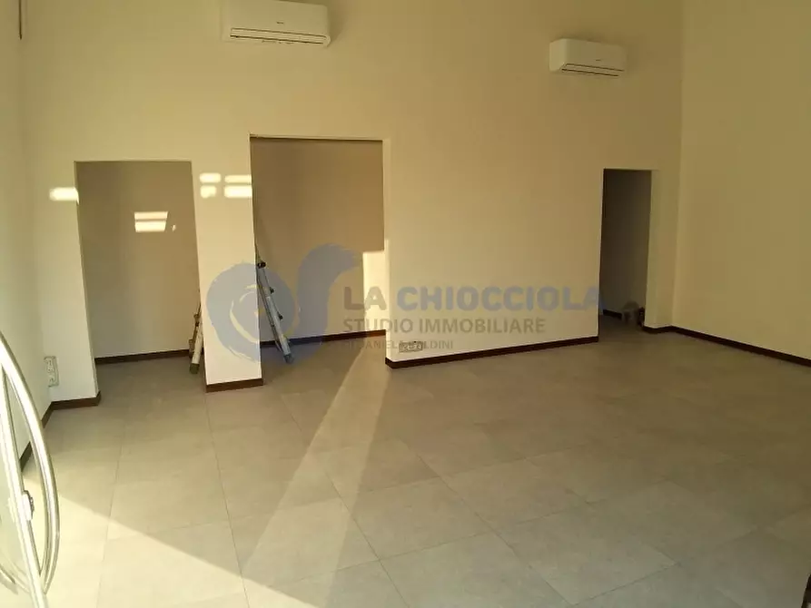 Immagine 13 di Locale commerciale in affitto  a Bologna