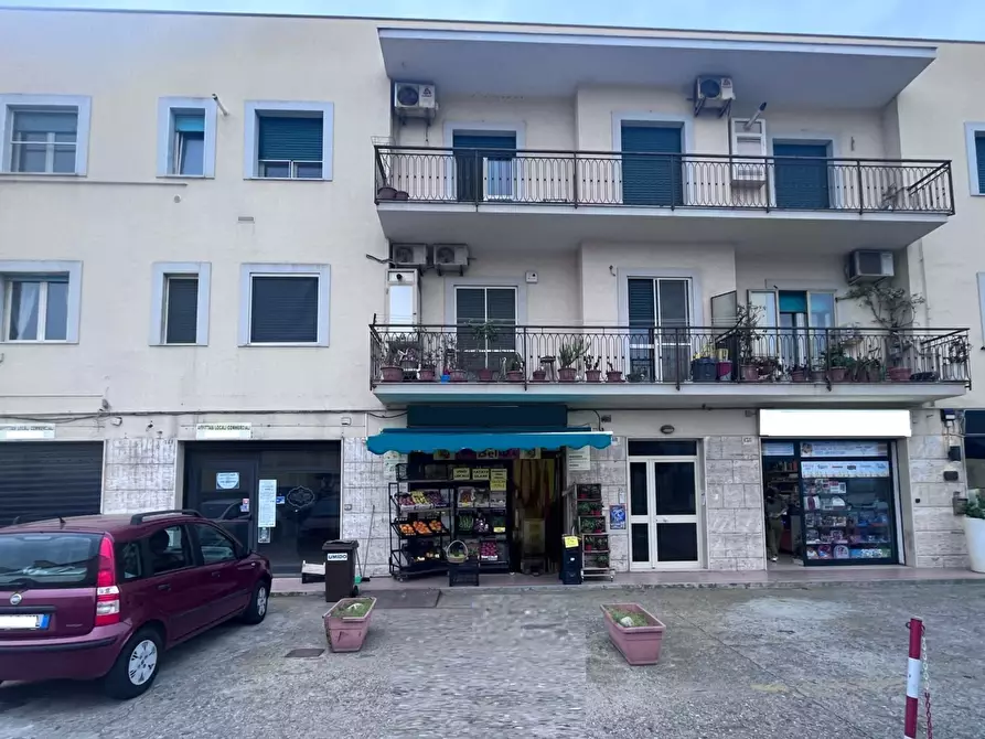 Immagine 1 di Locale commerciale in affitto  a Catanzaro