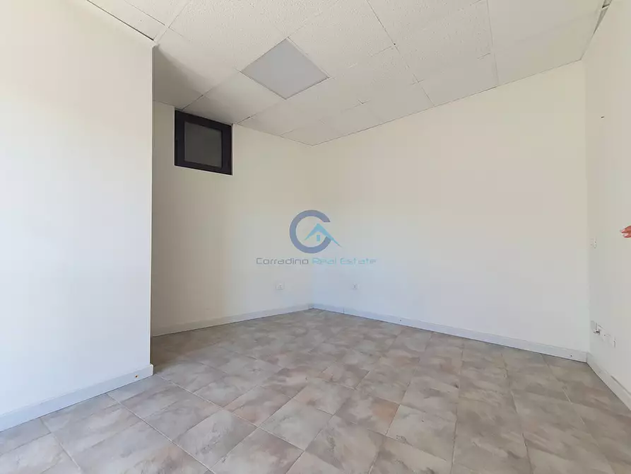 Immagine 6 di Locale commerciale in affitto  in Viale degli Angioini 93 a Catanzaro