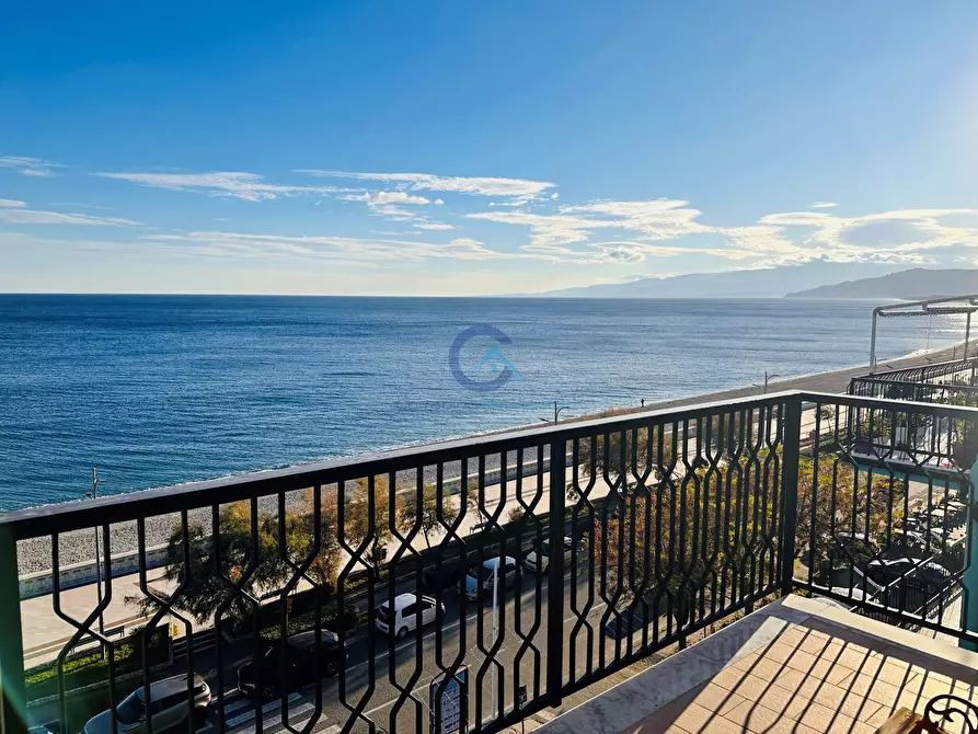 Immagine 13 di Quadrilocale in vendita  in Via Lungomare Stefano Pugliese 57 a Catanzaro