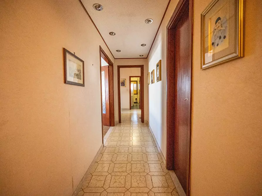 Immagine 7 di Stanza singola in affitto  a Catanzaro