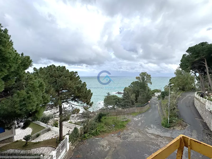 Immagine 1 di Quadrilocale in vendita  in Via San Martino 53 a Stalettì