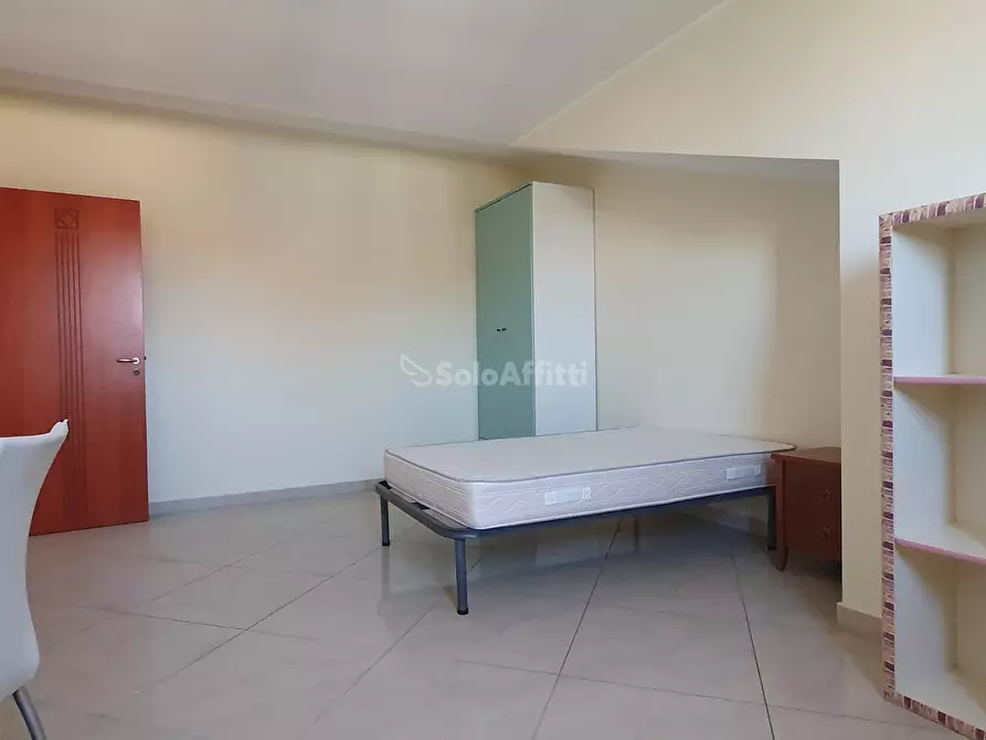 Immagine 8 di Stanza singola in affitto  a Catanzaro