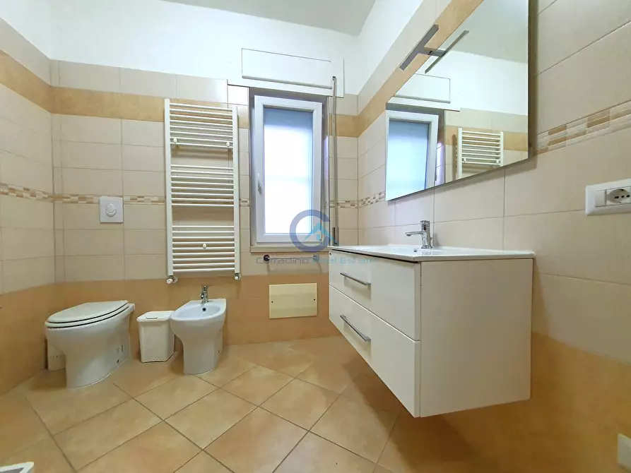 Immagine 13 di Trilocale in affitto  in Viale degli Angioini 11 a Catanzaro