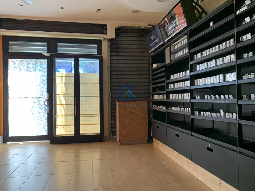 Immagine 6 di Locale commerciale in affitto  a Catanzaro