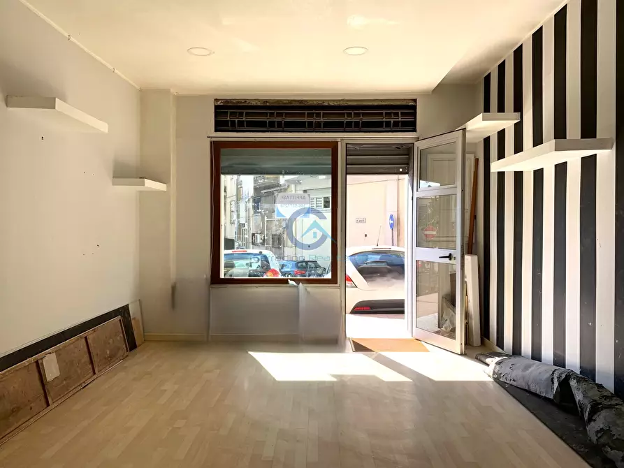 Immagine 1 di Locale commerciale in affitto  a Catanzaro