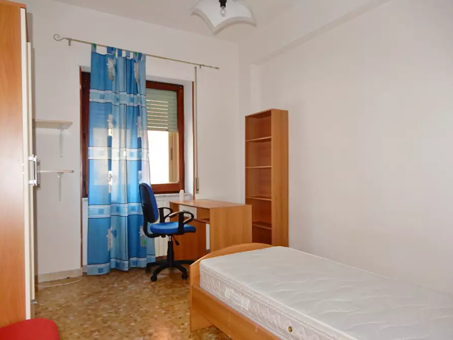 Immagine 6 di Stanza singola in affitto  a Catanzaro