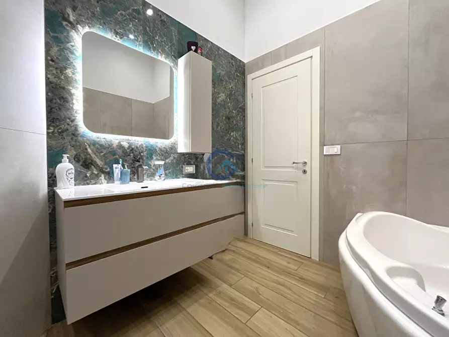 Immagine 8 di Quadrilocale in vendita  in Corso Giuseppe Mazzini 235 a Catanzaro