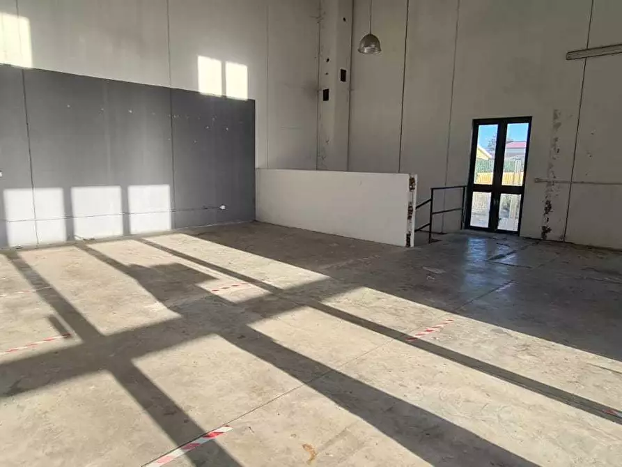 Immagine 8 di Capannone industriale in vendita  in VIA ELORINA a Siracusa