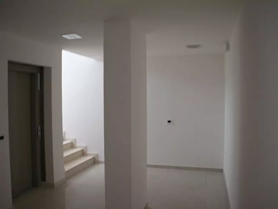 Immagine 19 di Trilocale in vendita  in Via Vizzini a Siracusa