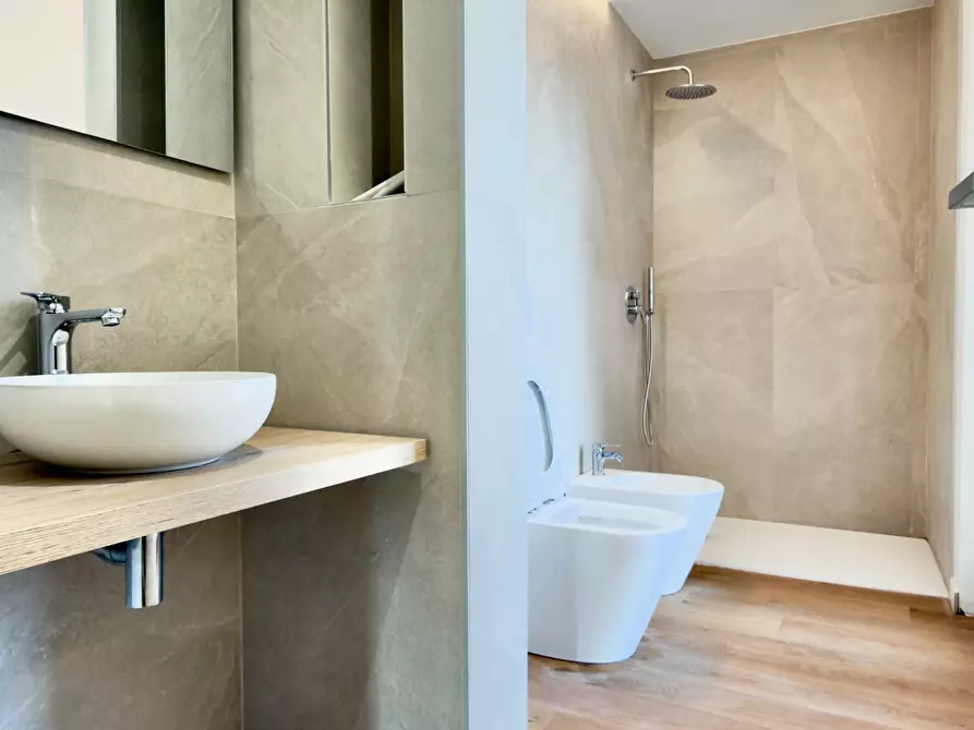 Immagine 15 di Quadrilocale in vendita  in Via Rossetti a Brescia