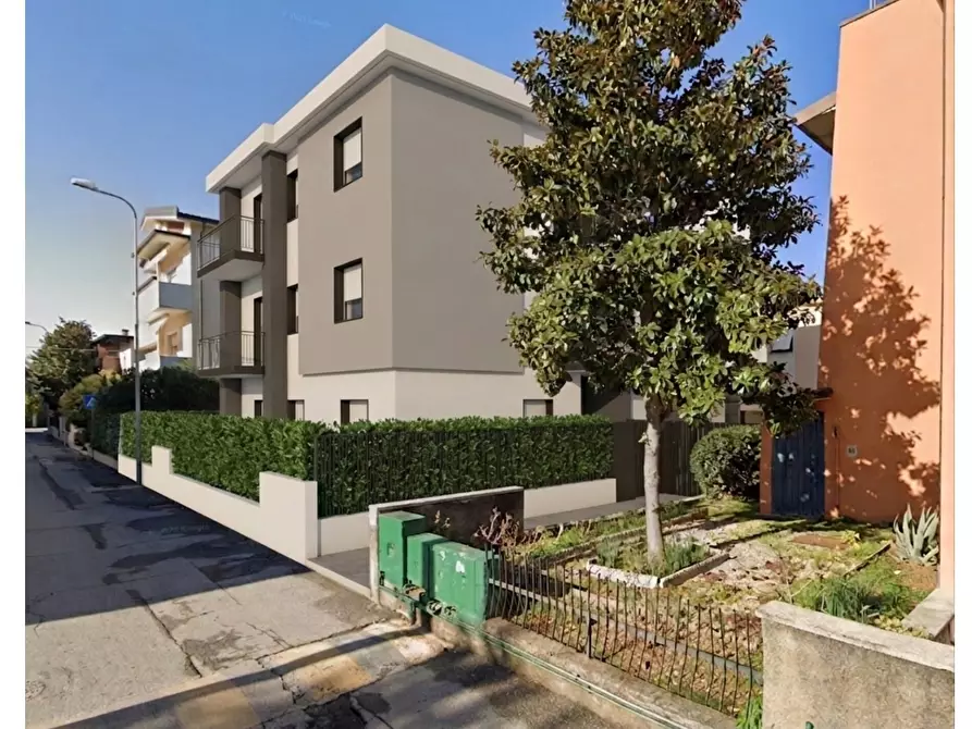 Immagine 1 di Quadrilocale in vendita  in Via Madonnina 5 a Borgosatollo