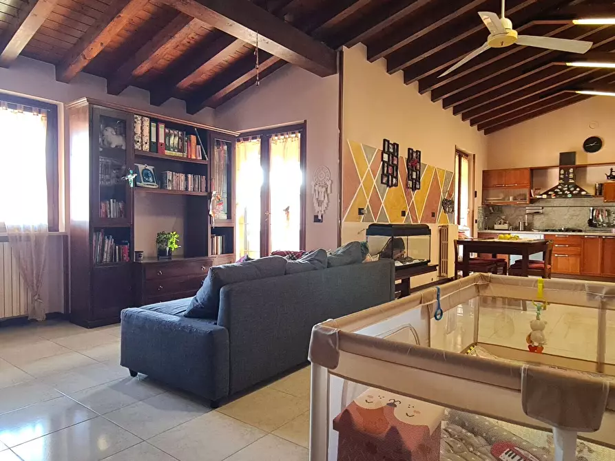 Immagine 3 di Villa in vendita  in Via GUGLIELMO  MARCONI a Borgosatollo