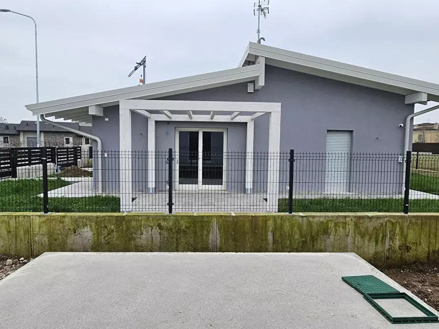 Immagine 10 di Casa trifamiliare in vendita  a Montirone