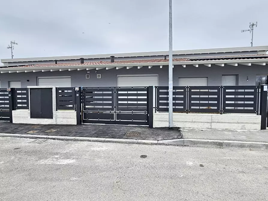 Immagine 11 di Casa trifamiliare in vendita  a Montirone