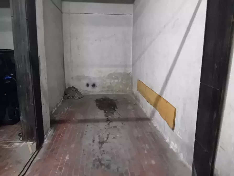 Immagine 2 di Garage in affitto  in Via Dino Frescobaldi a Roma