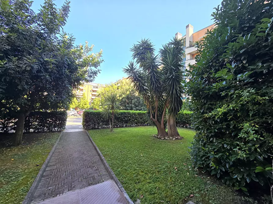 Immagine 3 di Trilocale in affitto  in Viale Avignone 93 a Roma