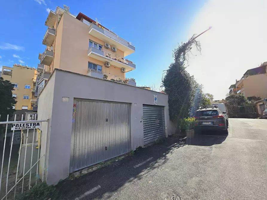 Immagine 9 di Garage in vendita  in Via delle Egadi 16 a Roma
