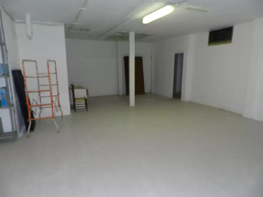 Immagine 3 di Showroom in vendita  in Via degli Abeti 29 a Roma