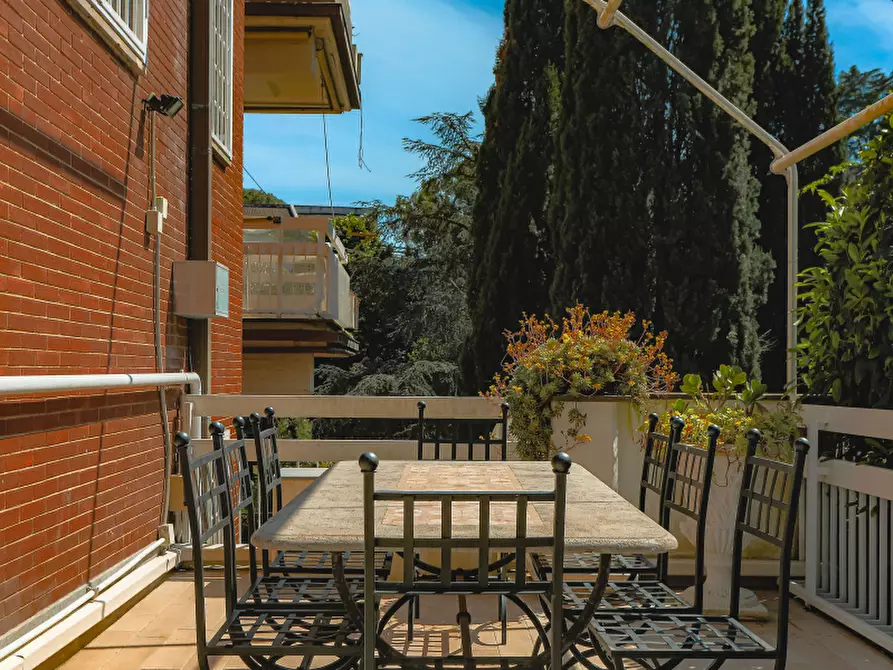 Immagine 11 di Pentalocale in vendita  in Via Misurina a Roma