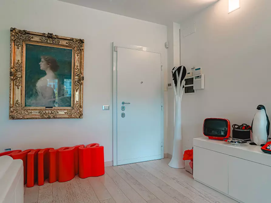 Immagine 7 di Pentalocale in vendita  in Via Misurina a Roma