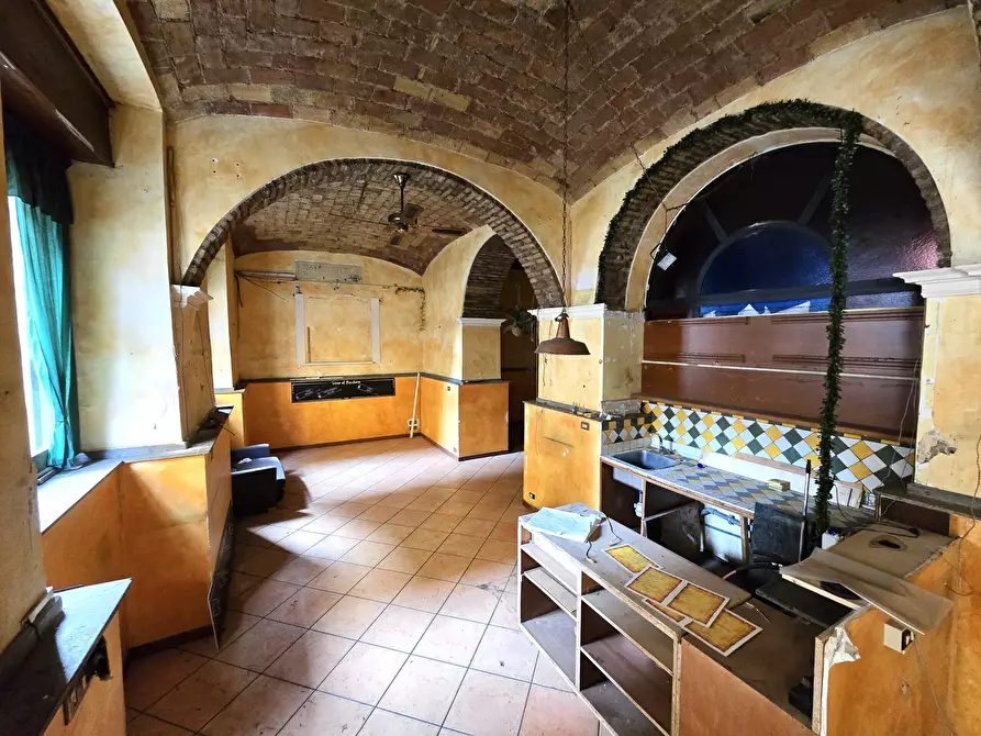 Immagine 5 di Locale commerciale in affitto  in Via dei Volsci 105 a Roma