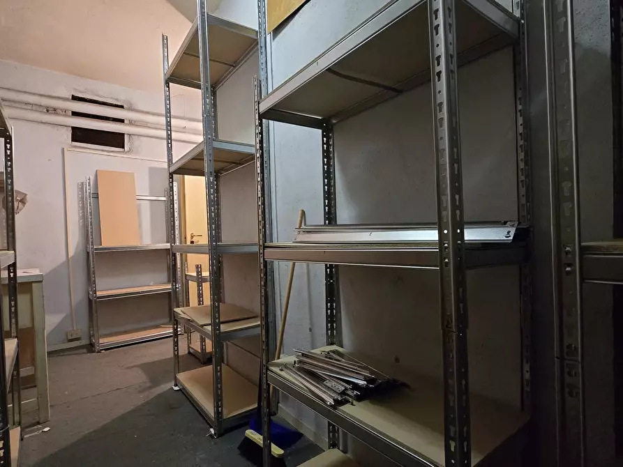 Immagine 17 di Magazzino in vendita  in Via Emilio de Marchi 21 a Roma