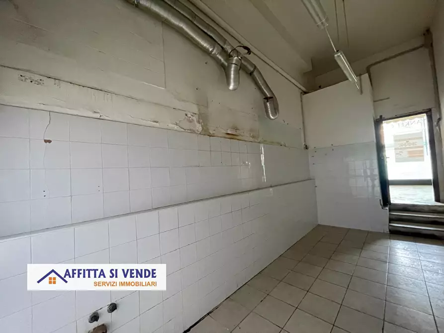 Immagine 10 di Locale commerciale in affitto  in Largo Dicone a Siracusa