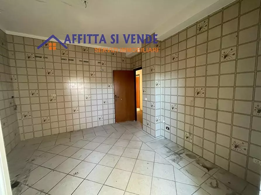 Immagine 1 di Pentalocale in vendita  in Via Salvatore Monteforte 42 a Siracusa