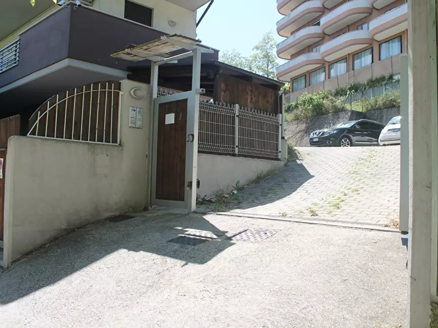 Immagine 1 di Villetta a schiera in affitto  a Pescara