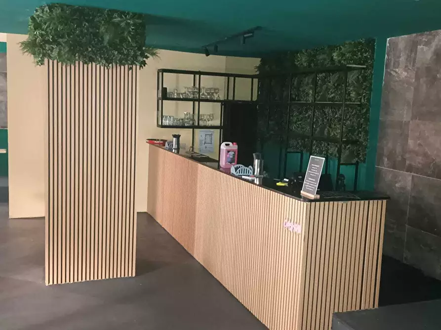 Immagine 1 di Attività commerciale in vendita  a Pescara