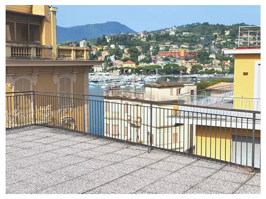 Immagine 18 di Trilocale in vendita  a Rapallo