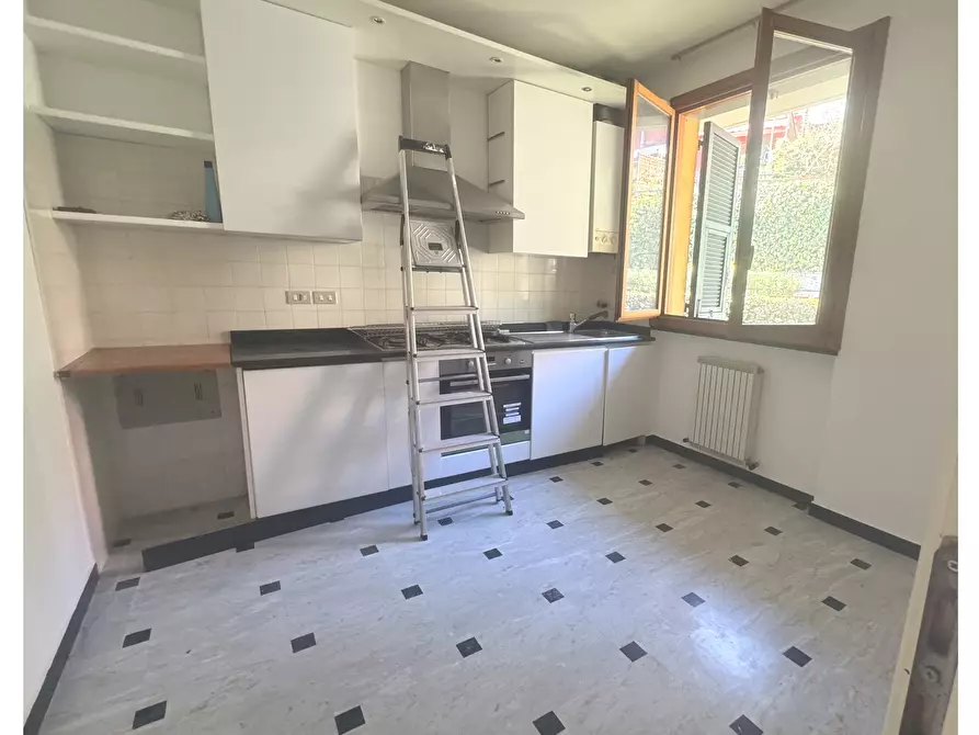 Immagine 5 di Quadrilocale in vendita  a Rapallo