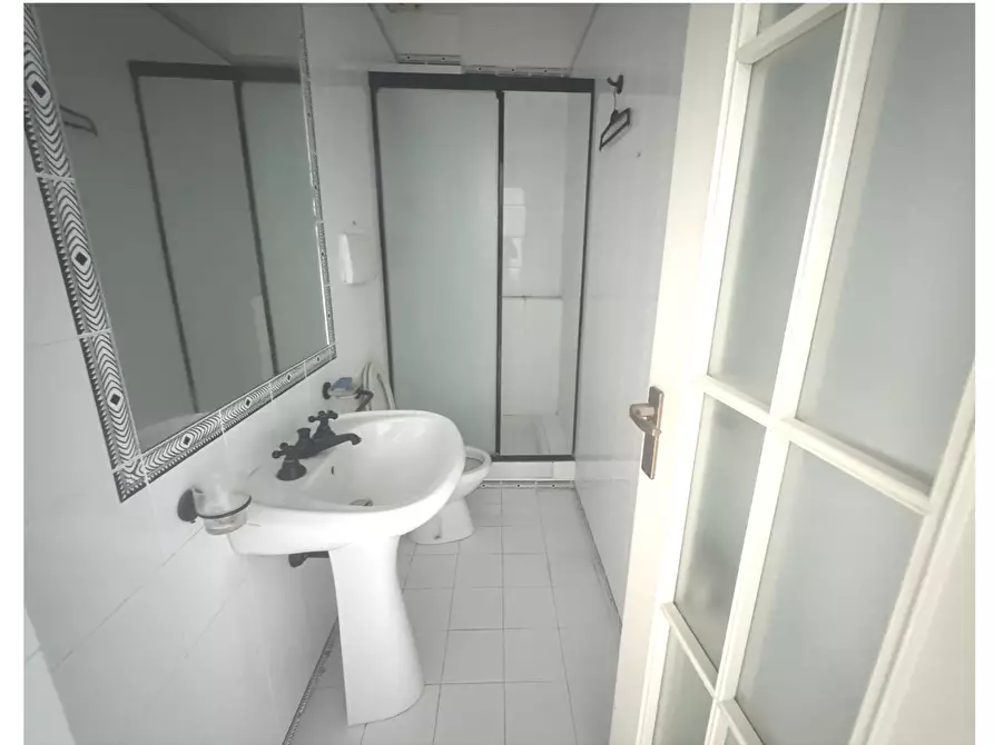 Immagine 10 di Quadrilocale in vendita  a Rapallo