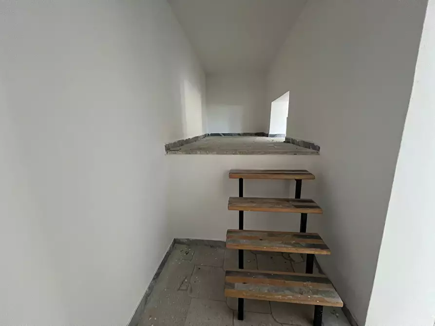 Immagine 18 di Locale commerciale in vendita  a Fiano Romano