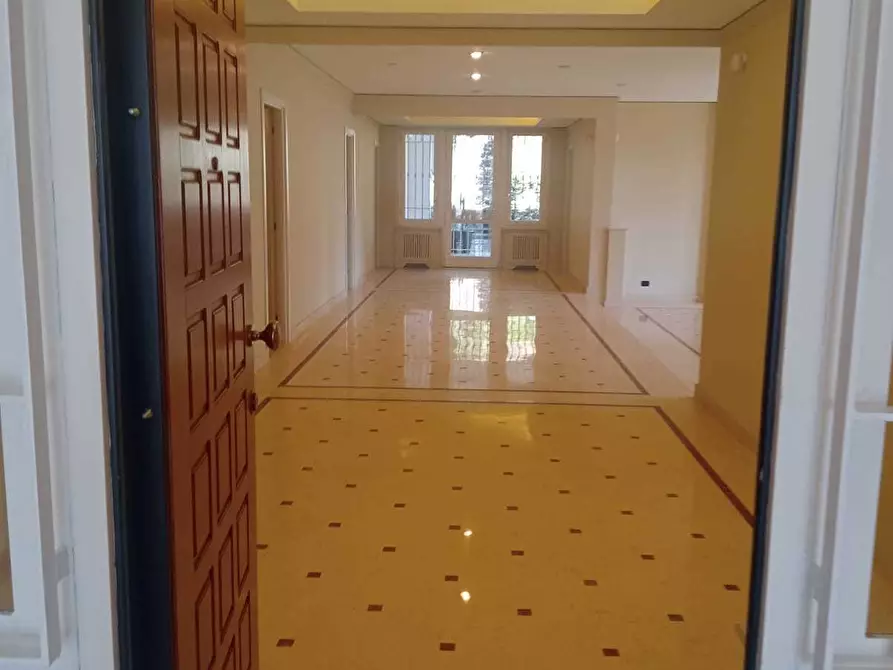 Immagine 69 di Pentalocale in vendita  in Strada Milius - Ronsaglia 14 a Moncalieri