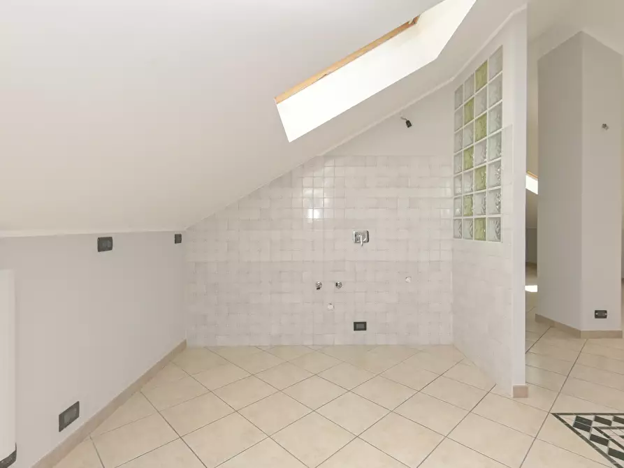 Immagine 10 di Mansarda in vendita  in Via Tirreno 155 a Torino