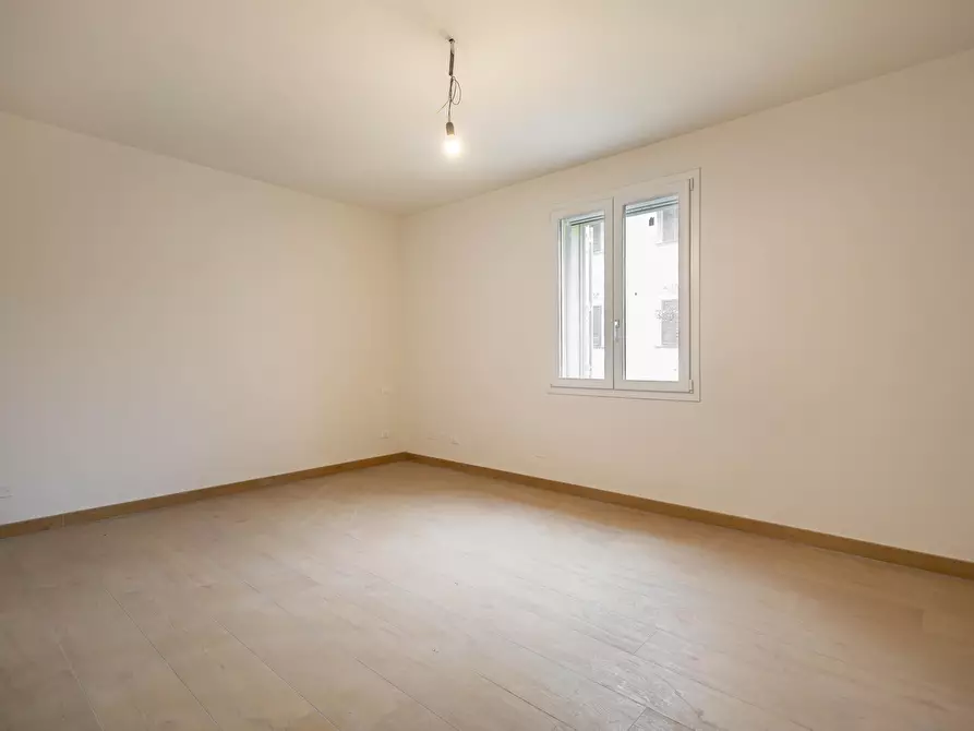 Immagine 27 di Villa in vendita  a Cascina
