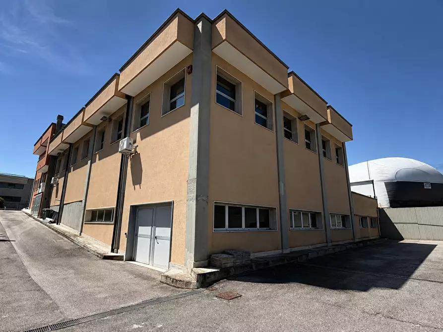 Immagine 6 di Attività artigianale in vendita  in Via Eugenio Montale 3 a Monopoli