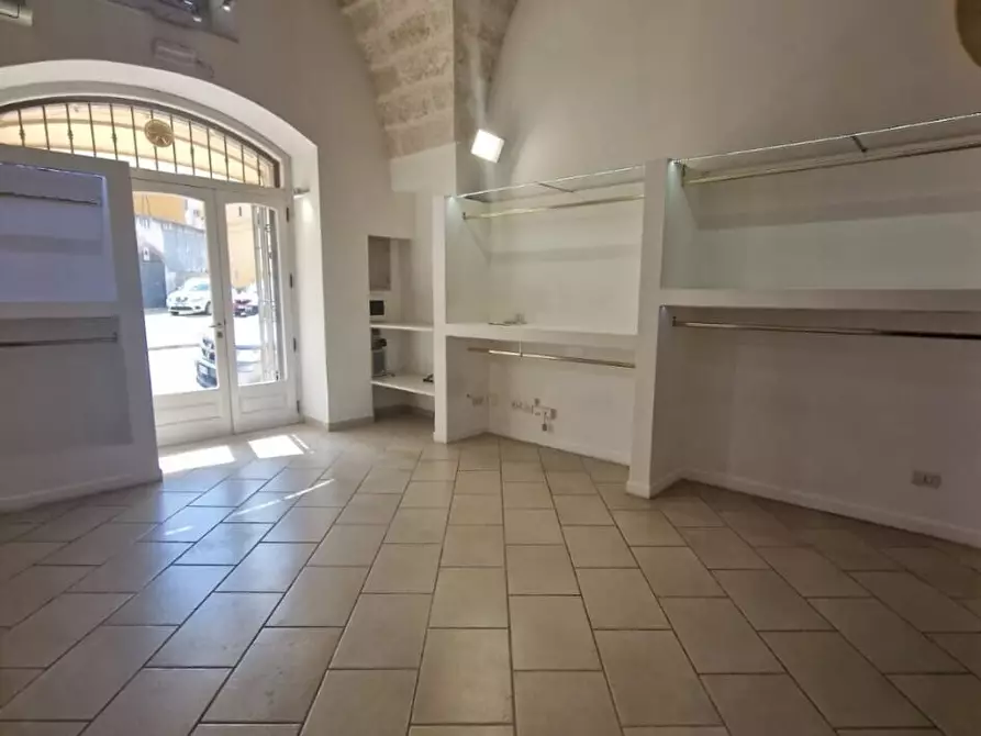 Immagine 2 di Locale commerciale in vendita  in Via Mignozzi 68 a Fasano